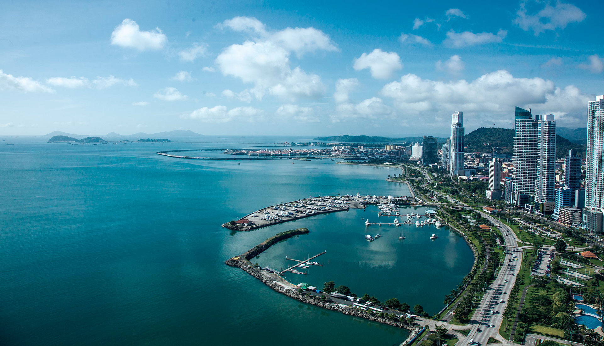 Bahía de Panamá con vista del casco viejo